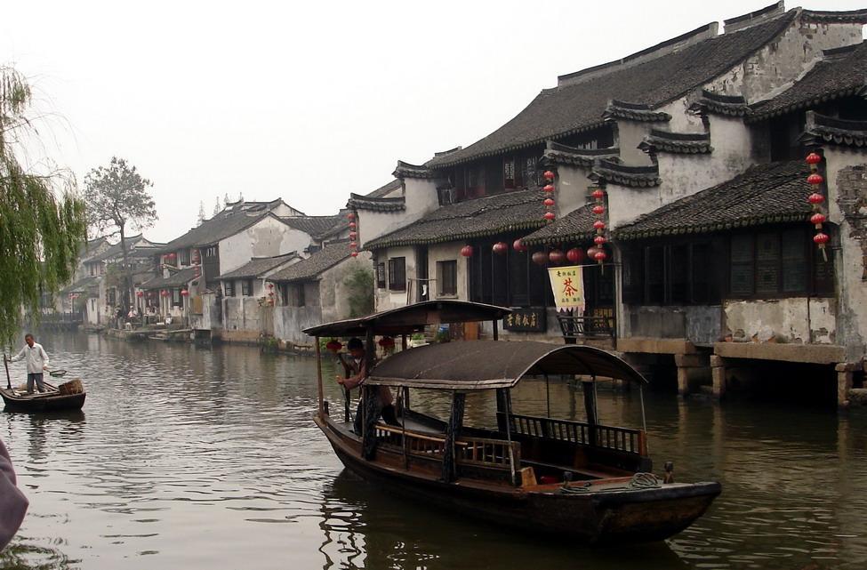 逃离废弃的建筑